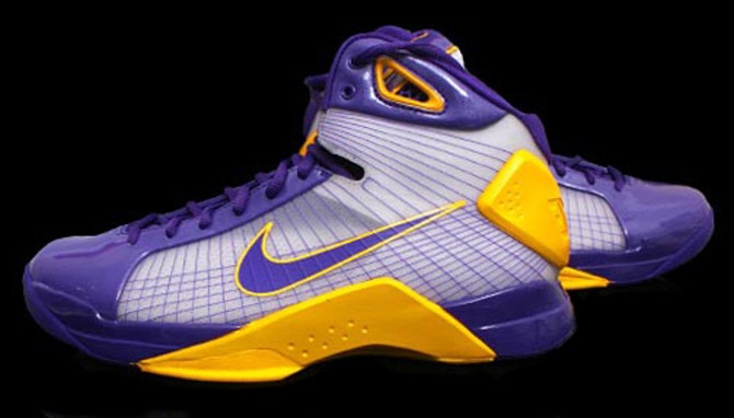 Kobe Bryant Nike Hyperdunk, Kobe Bryant PE - Lakers Colorway Edition with colors purple, yellow and white