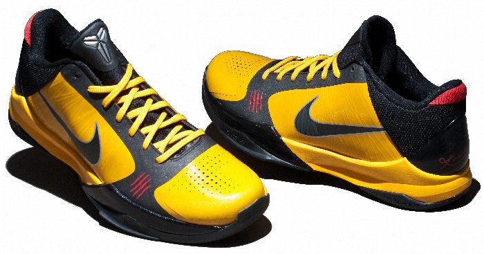 Kobe Bryant Nike Zoom Kobe V (5), Bruce Lee - Game of Death Edition with colors yellow, black and red. Picture 06