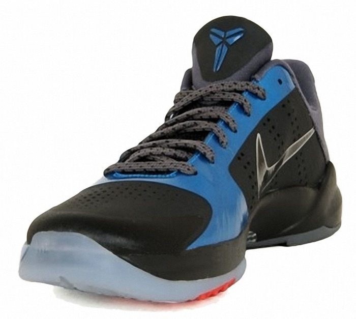 Kobe Bryant Nike Zoom Kobe V (5), Dark Knight Edition with colors black, metalic blue, white and red. Picture 02