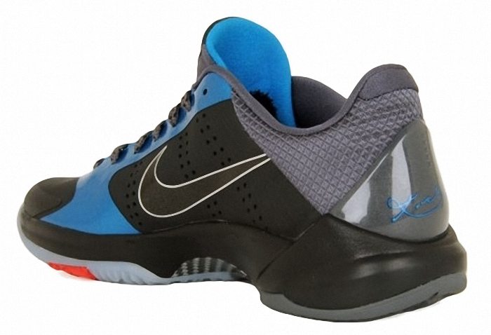 Kobe Bryant Nike Zoom Kobe V (5), Dark Knight Edition with colors black, metalic blue, white and red. Picture 13