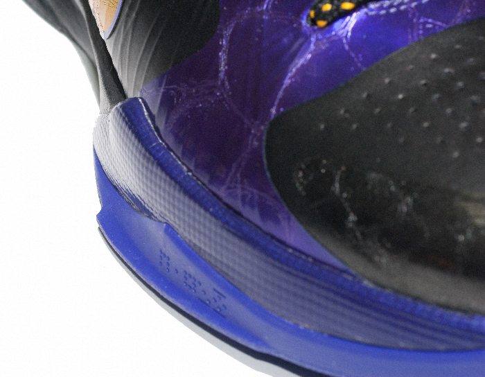 Kobe Bryant Nike Zoom Kobe V (5), Lakers Away Edition with colors black, purple and gold. Picture 22