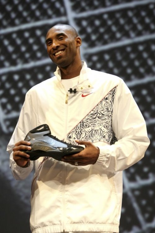 Kobe Bryant Shoes Pictures: Nike Hyperdunk Black Edition